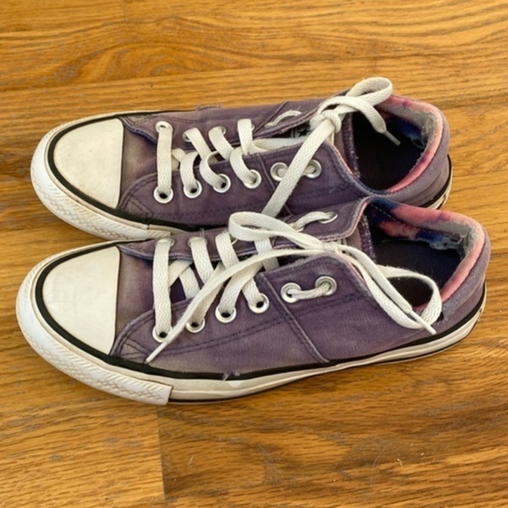 Washed out converse girls size 4